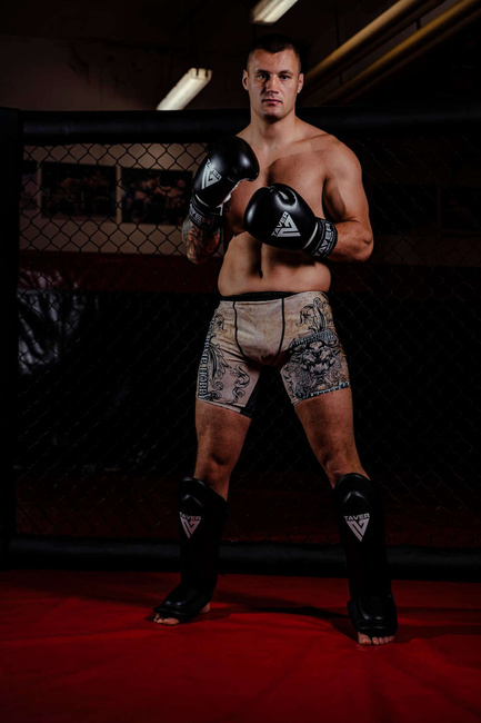 OFERTA SPECJALNA! PRZECZYTAJ OPIS! - Ochraniacze na piszczele L - Taver Black