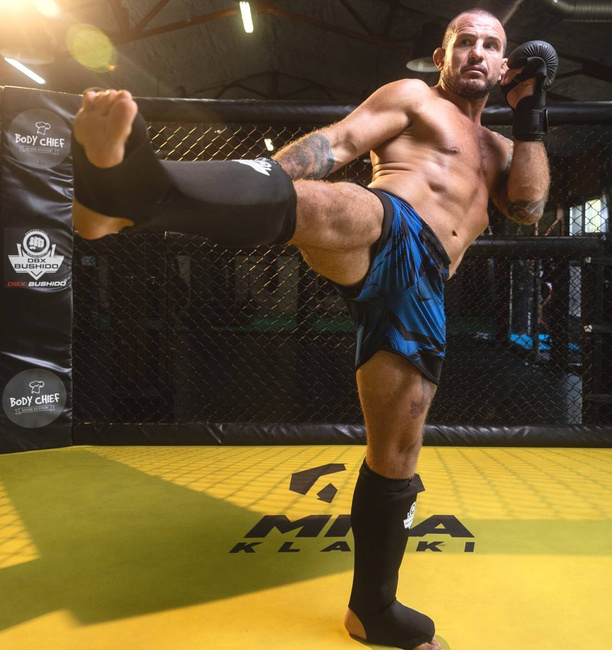 Elastyczne ochraniacze na piszczele L - Shinrage Black | DBX Bushido
