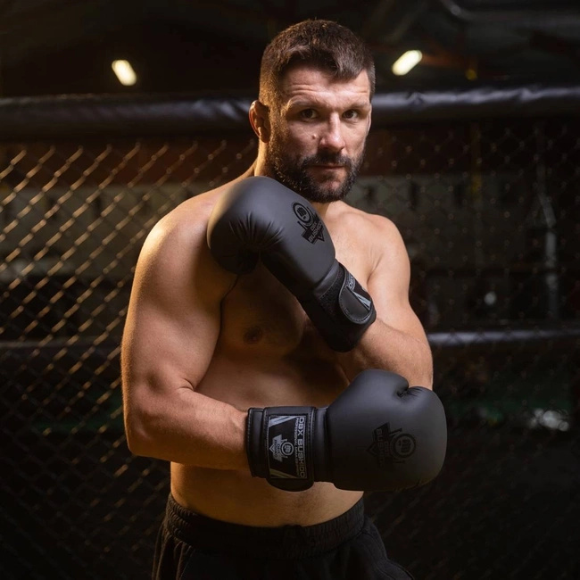 Zestaw bokserski: rękawice bokserskie Black Master + owijki + ochraniacz na zęby | DBX Bushido