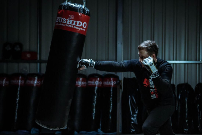 E1V1 Rękawice do MMA DBX BUSHDIO E1V1 L