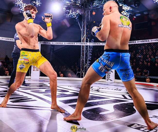 Rękawice MMA sparingowe S/M - Undefeated - Valor Series