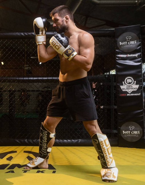 Ochraniacze na piszczele M - Undefeated | DBX Bushido