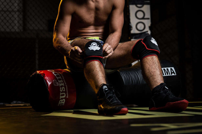 Ochraniacze - Elastyczne Ściągacze na kolana z warstwą amortyzujacą ARP-2109 M | DBX Bushido