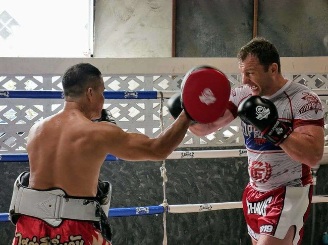 Zestaw bokserski: rękawice bokserskie Classic Red + owijki + ochraniacz na szczękę | DBX Bushido