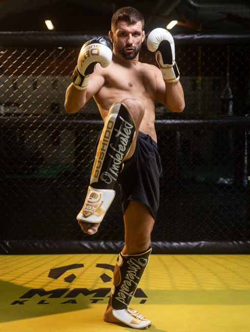 Ochraniacze na piszczele XL - Undefeated | DBX Bushido